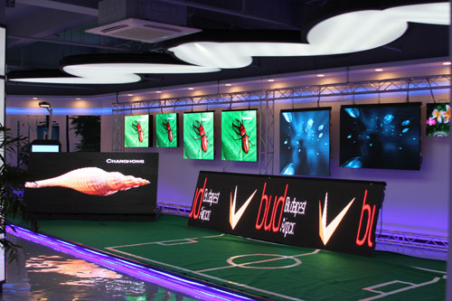 追赶、超越！mile米乐集团小间距LED显示屏渠道量产春天即将来临！