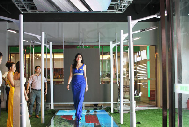 mile米乐集团旭生展厅模特T台秀节目