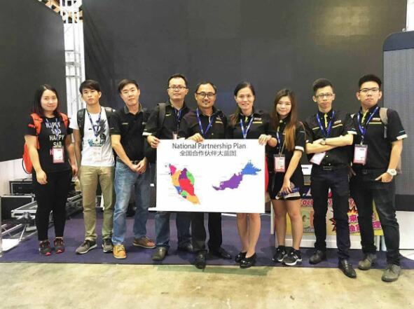 mile米乐集团与BANNERKING SDN.BHD工作人员合影